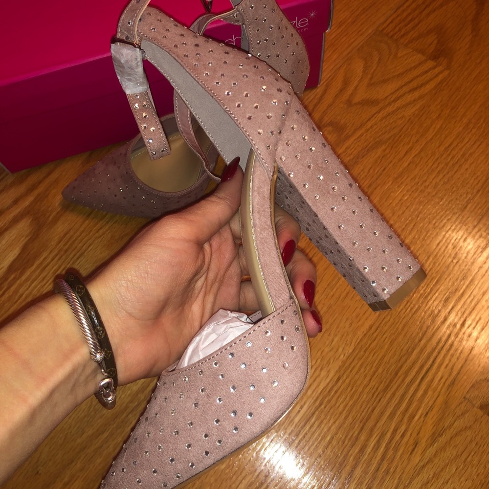 pumps - Picture 3 of 4